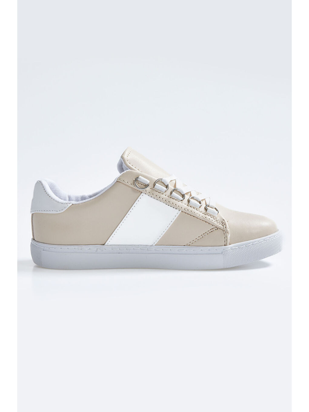 Beyaz - Bej Bağcıklı Şerit Detaylı Suni Deri Kadın Spor Ayakkabı - 89202