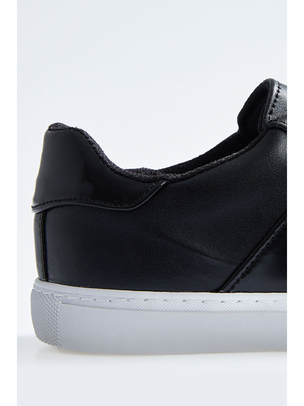 Siyah Bağcıklı Şerit Detaylı Suni Deri Kadın Spor Ayakkabı - 89202-3