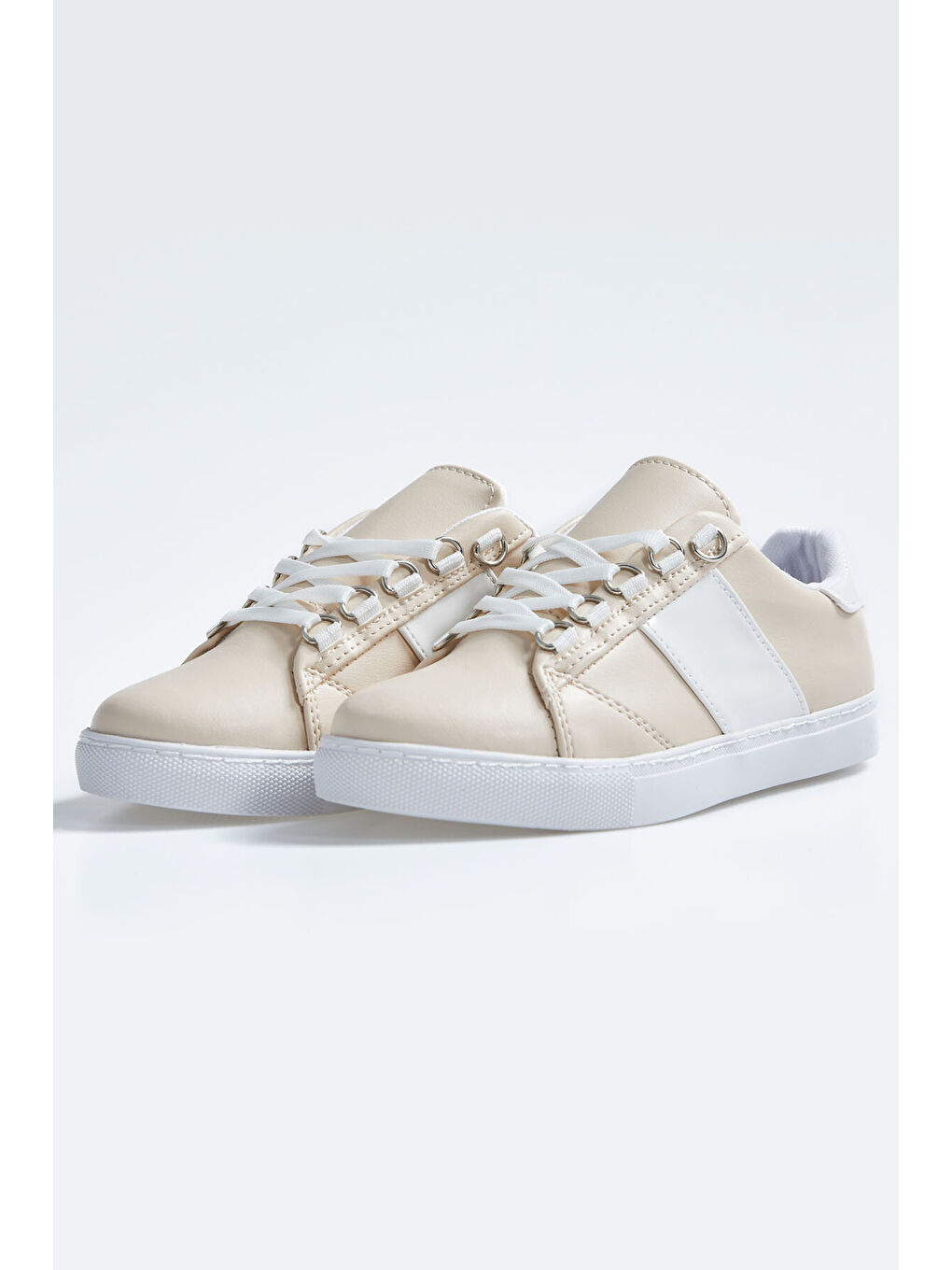 Beyaz - Bej Bağcıklı Şerit Detaylı Suni Deri Kadın Spor Ayakkabı - 89202-1