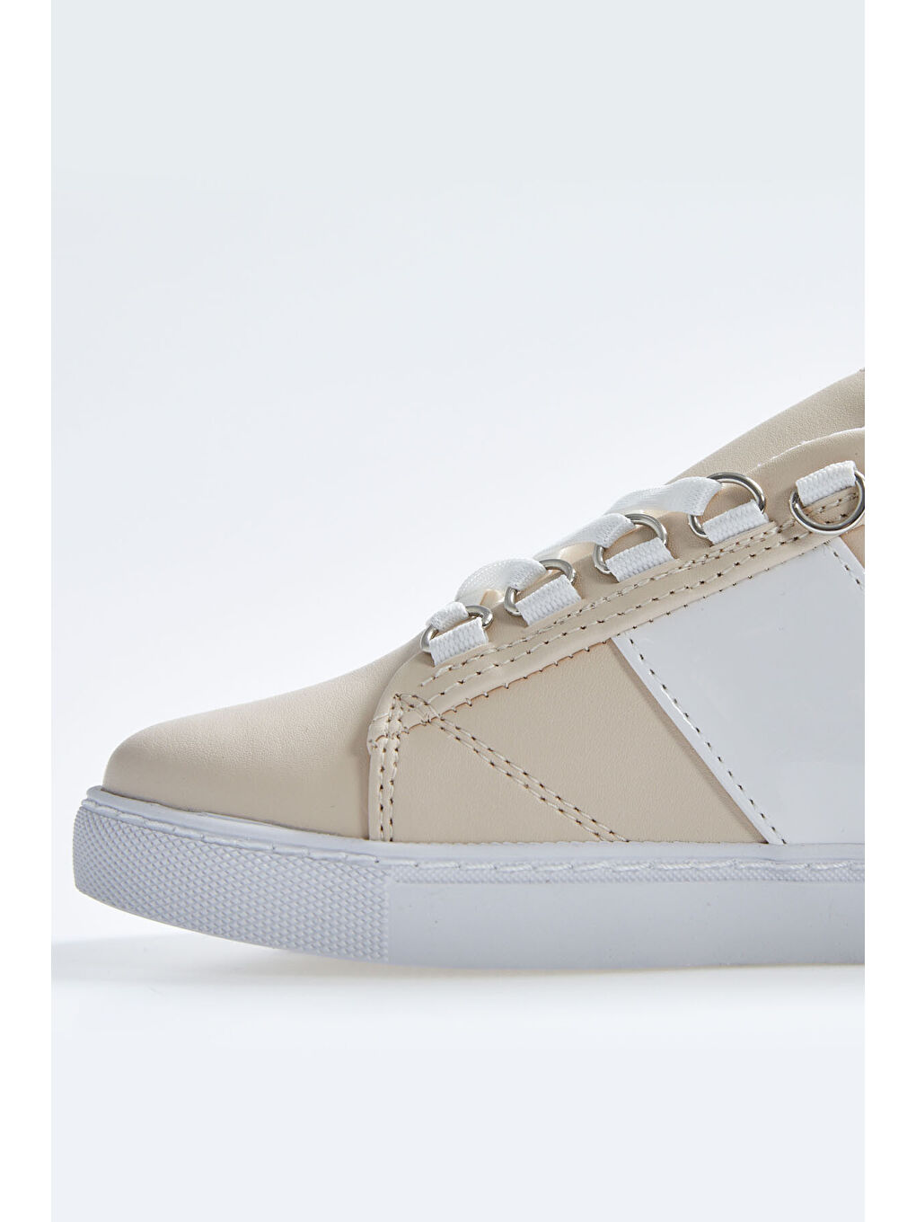 Beyaz - Bej Bağcıklı Şerit Detaylı Suni Deri Kadın Spor Ayakkabı - 89202-2