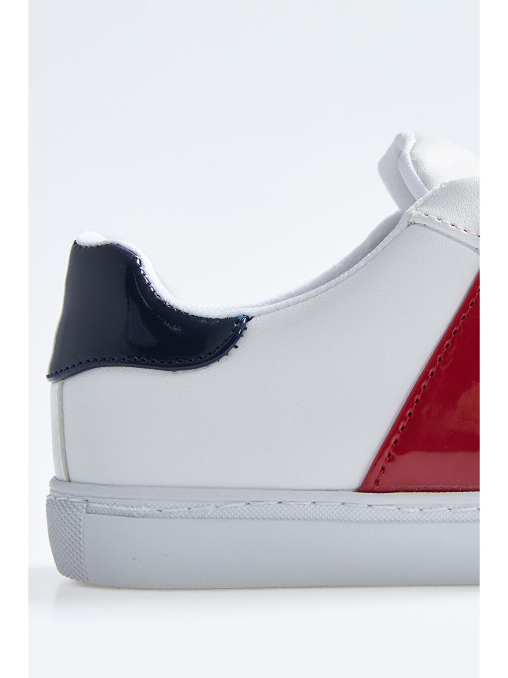Beyaz - Lacivert Bağcıklı Şerit Detaylı Suni Deri Kadın Spor Ayakkabı - 89202-3