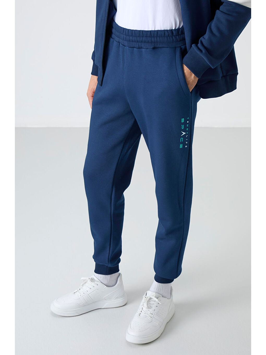 İndigo Dik Yaka  Renk Geçişli Baskı Detaylı Standart Kalıp Erkek Eşofman Takımı  - 85186-3