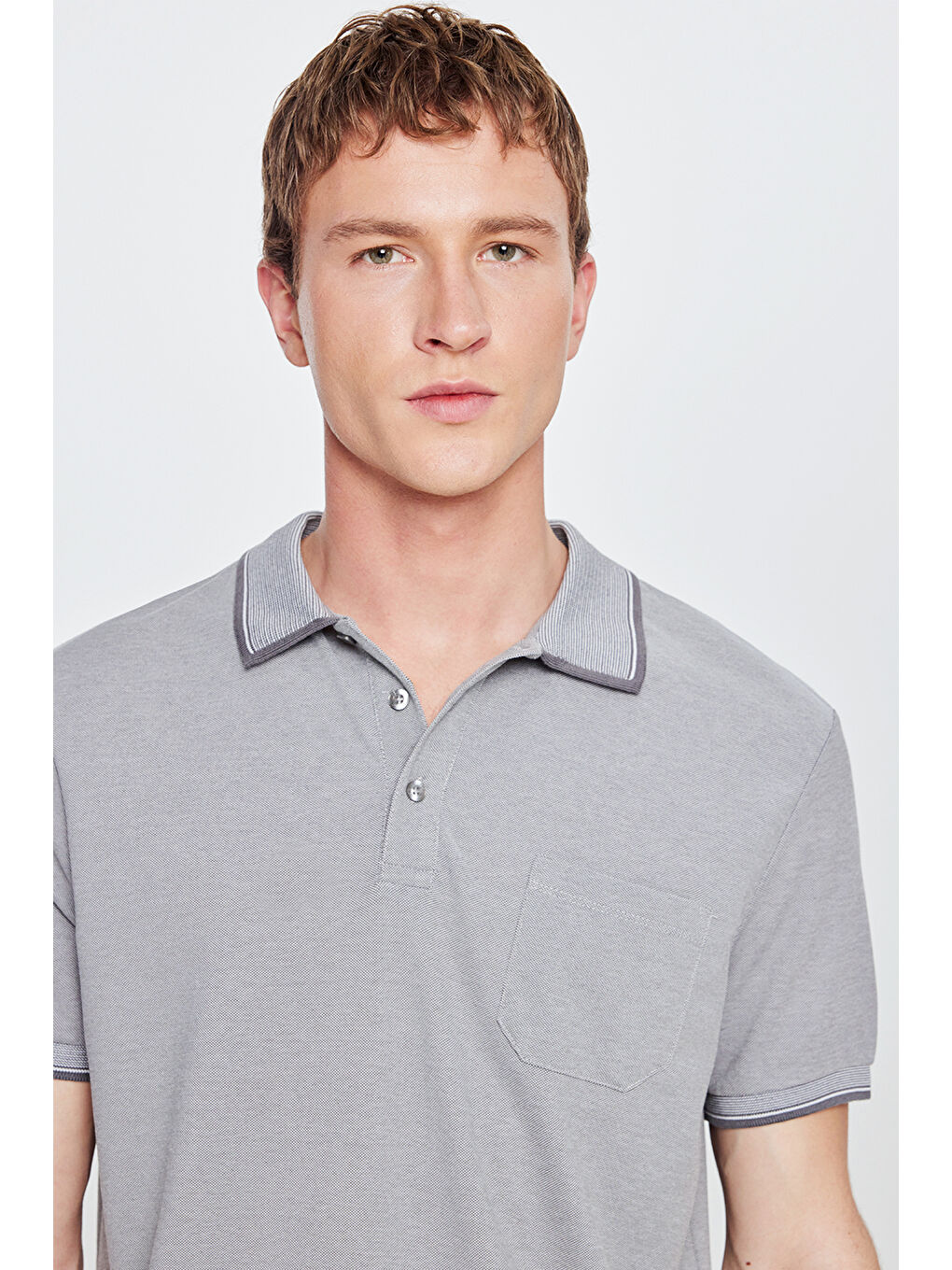 Erkek Gri Pamuklu Comfort Fit Rahat Kesim Polo Yaka Cepli Tişört-4