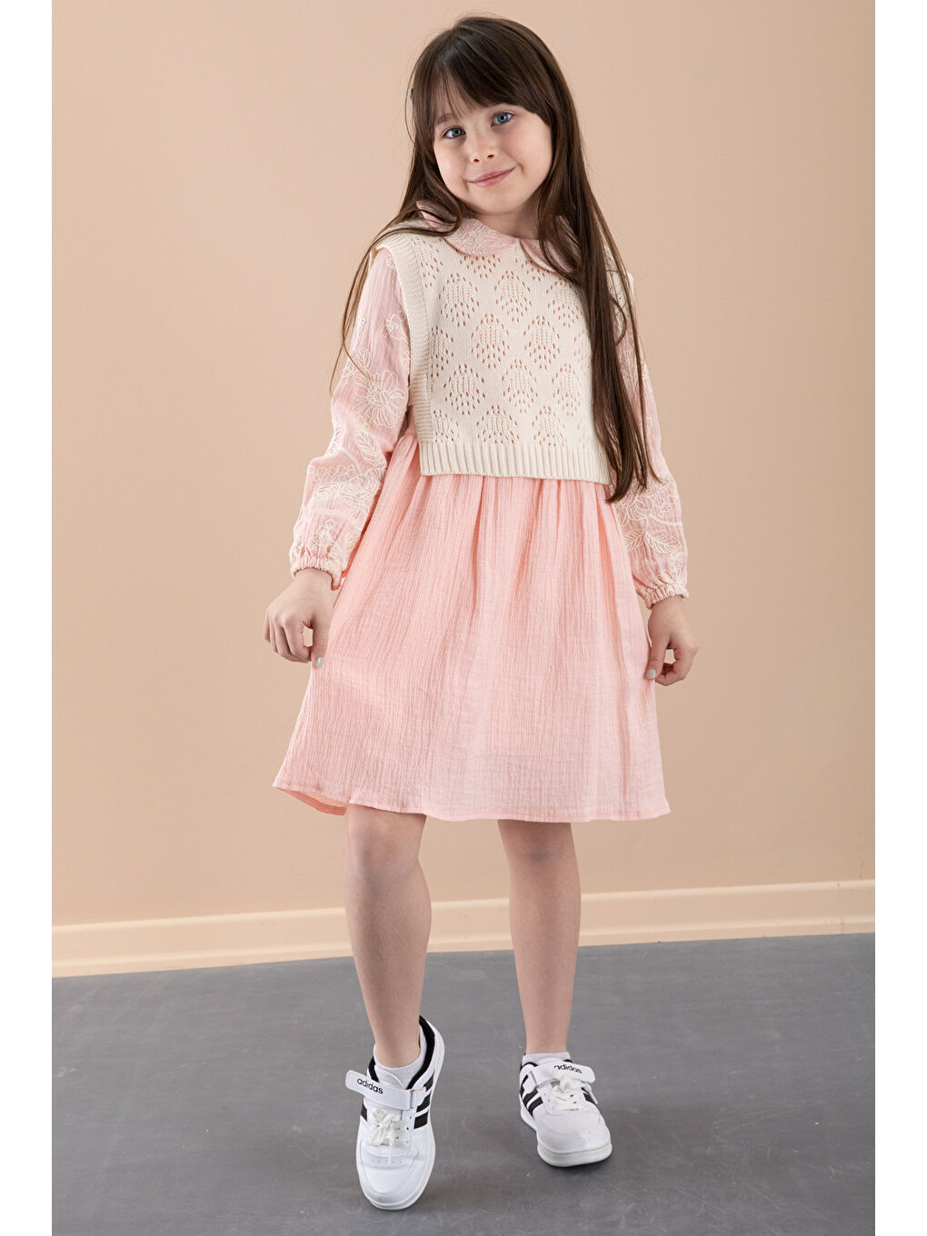 Pembe Somon Çiçek İşlemeli Süveterli Kız Çocuk Müslin Elbise 20480-1