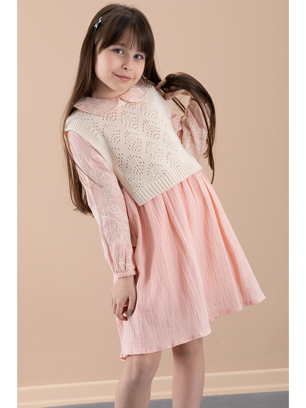 Pembe Somon Çiçek İşlemeli Süveterli Kız Çocuk Müslin Elbise 20480-4