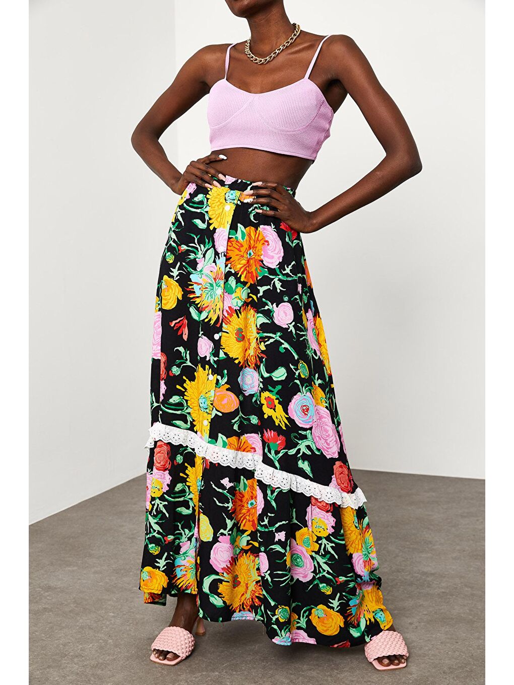 Siyah Çiçek Desenli Güpür Detaylı Etek  2KXK7-45675-02-2