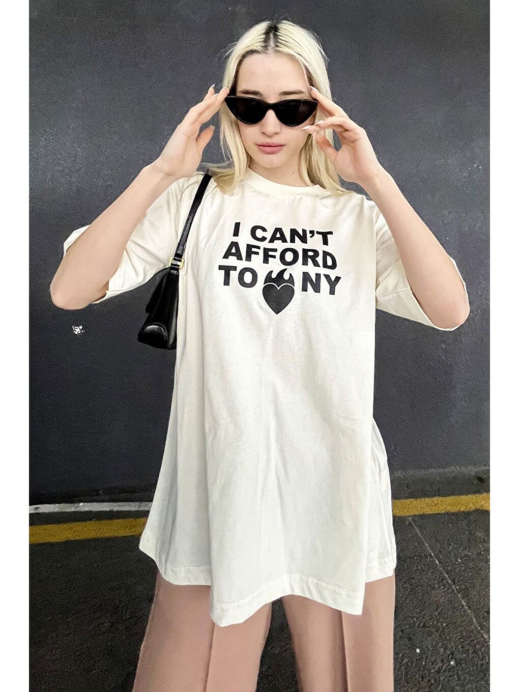 Ekru Baskılı Bisiklet Yaka Kadın Tişört Mg1653-3