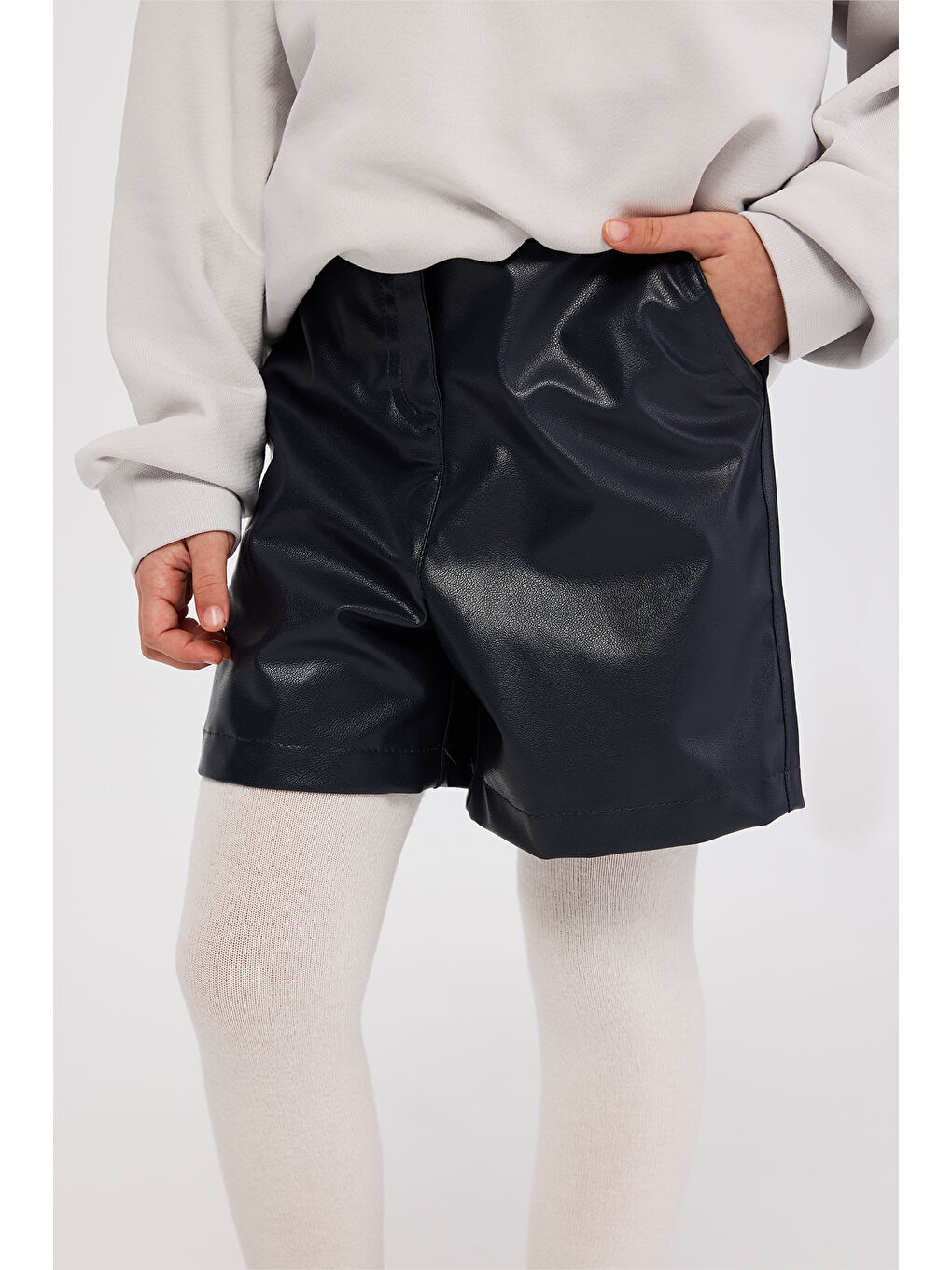 Kız Çocuk Deri Lacivert Şort-1