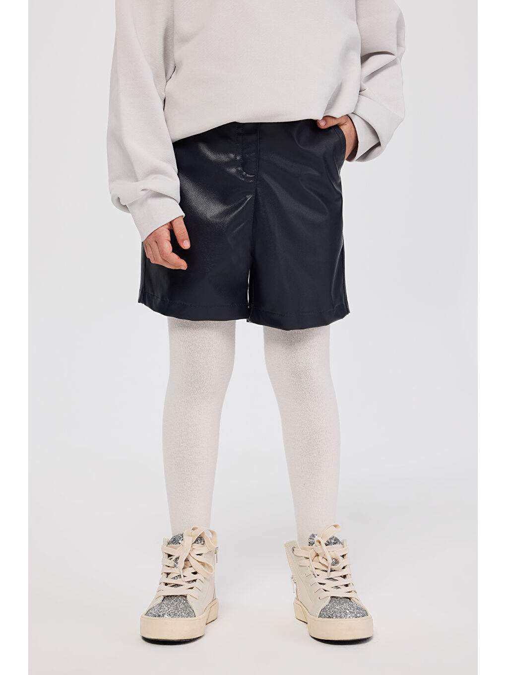 Kız Çocuk Deri Lacivert Şort-6