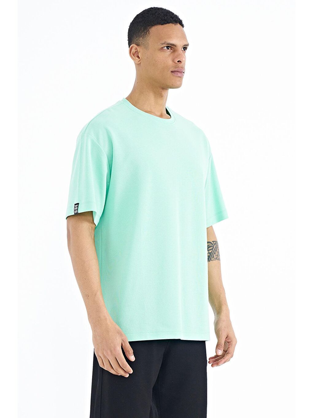 TOMMYLIFE Turkuaz Su Yeşili Kol Arma Detaylı Basic Oversize Erkek T-Shirt - 88193 - 4