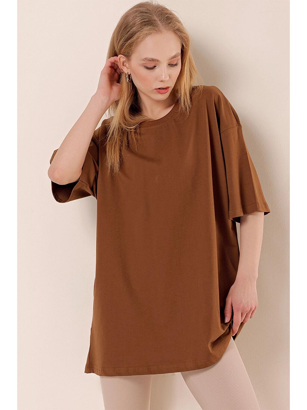 Kahverengi Yuvarlak Yaka Pamuklu Basic Oversize Tişört