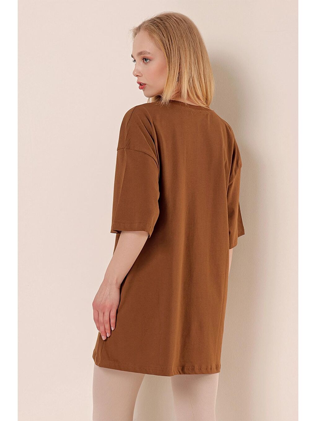 Kahverengi Yuvarlak Yaka Pamuklu Basic Oversize Tişört-3
