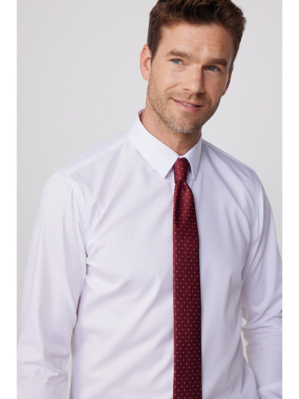 Slim Fit Beyaz Non-Iron %100 Pamuk Ekoteks Belgeli Ütü Gerektirmez Gömlek