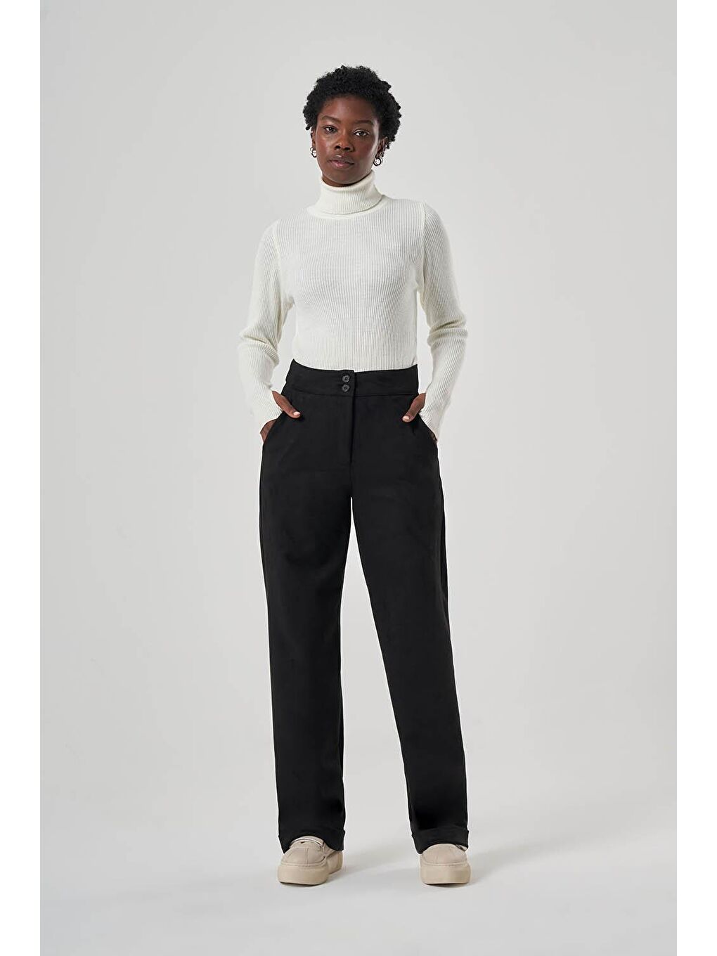 Süet Dokulu Siyah Pantolon-1