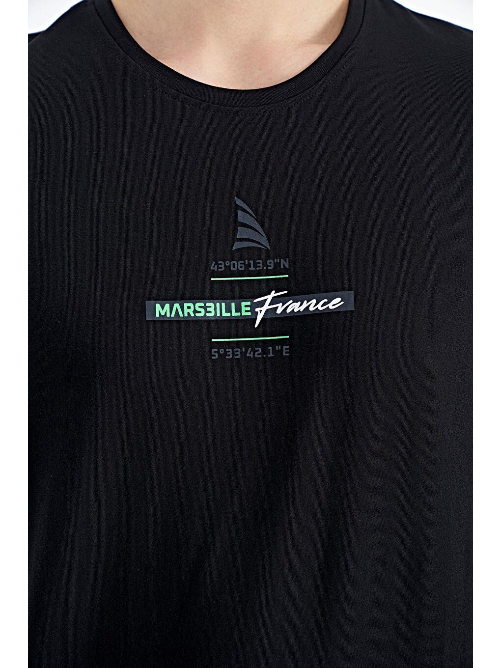 Siyah Baskılı O Yaka Standart Kalıp Erkek Tişört - 88212-1