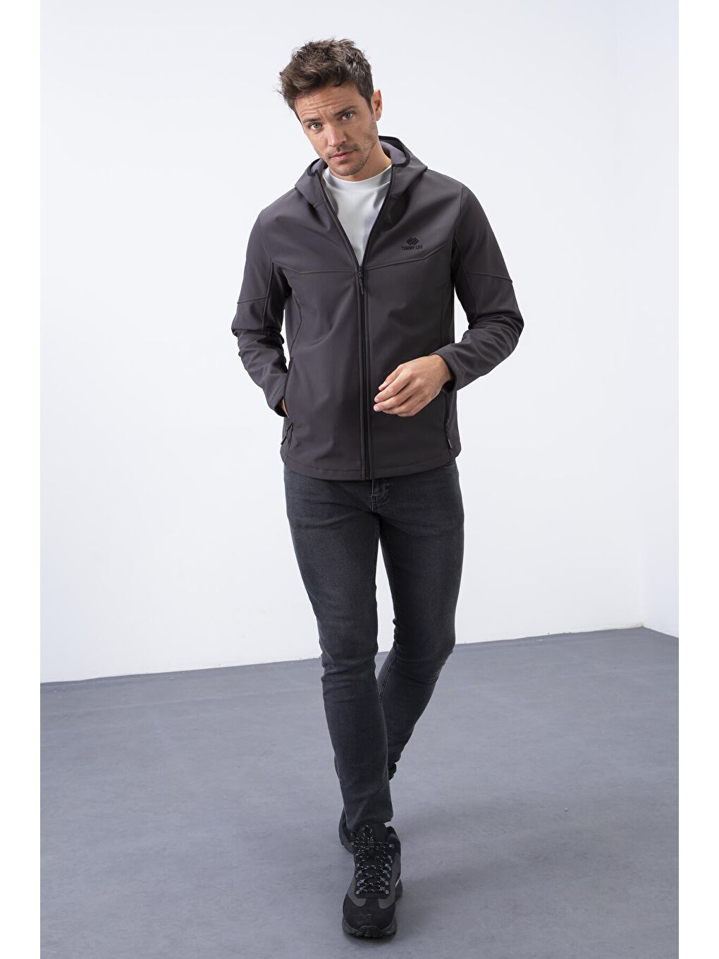 Antrasit Fermuarlı Kapüşonlu Su ve Rüzgar Geçirmez Softshell Erkek Mont - 88051-3