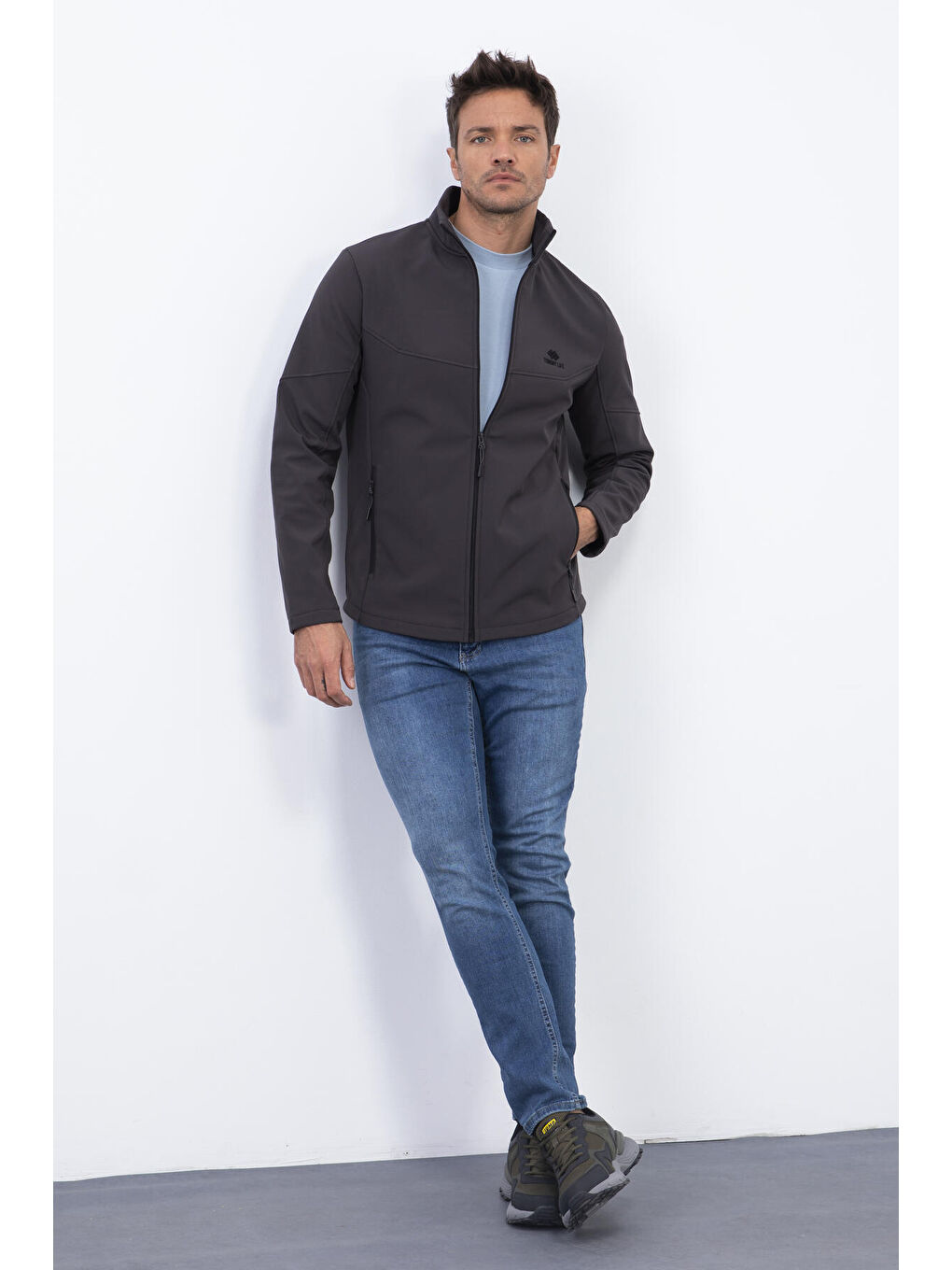 Antrasit Fermuarlı Dik Yaka Su ve Rüzgar Geçirmez Softshell Erkek Mont - 88050-1