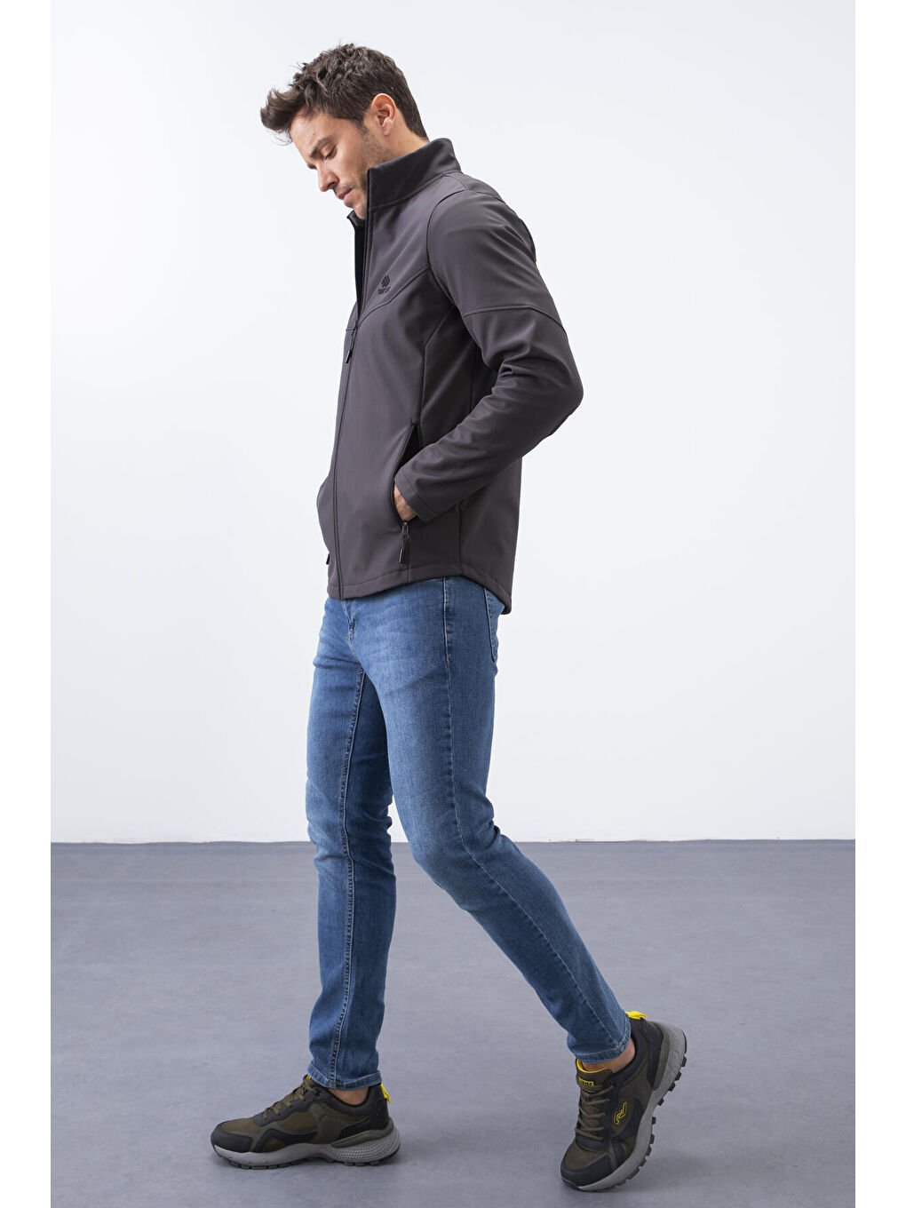 Antrasit Fermuarlı Dik Yaka Su ve Rüzgar Geçirmez Softshell Erkek Mont - 88050-3