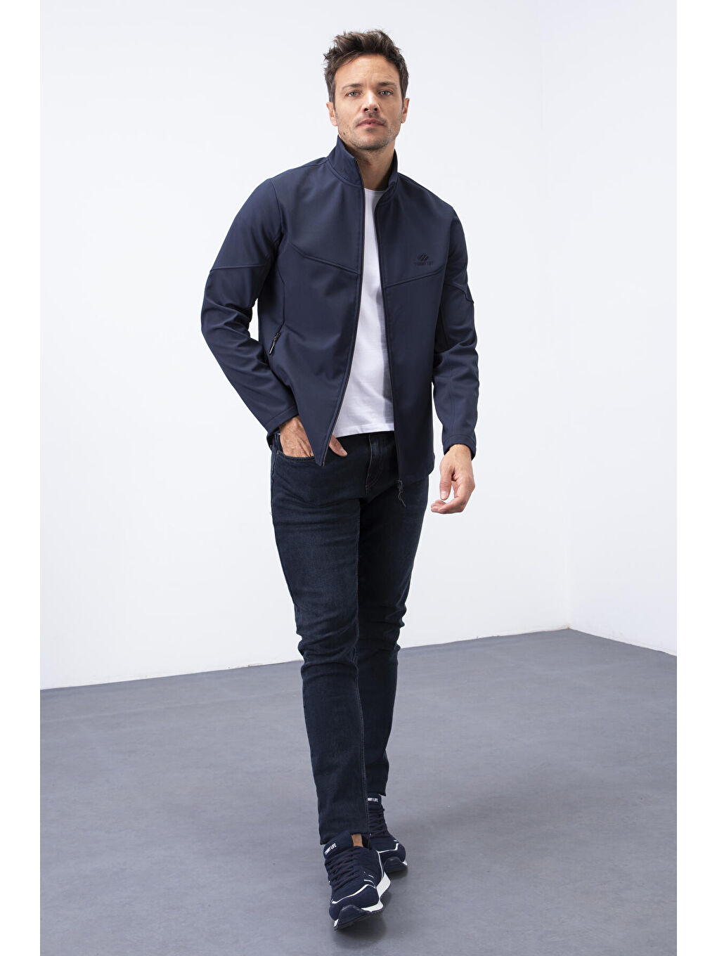 Lacivert Fermuarlı Dik Yaka Su ve Rüzgar Geçirmez Softshell Erkek Mont - 88050-3