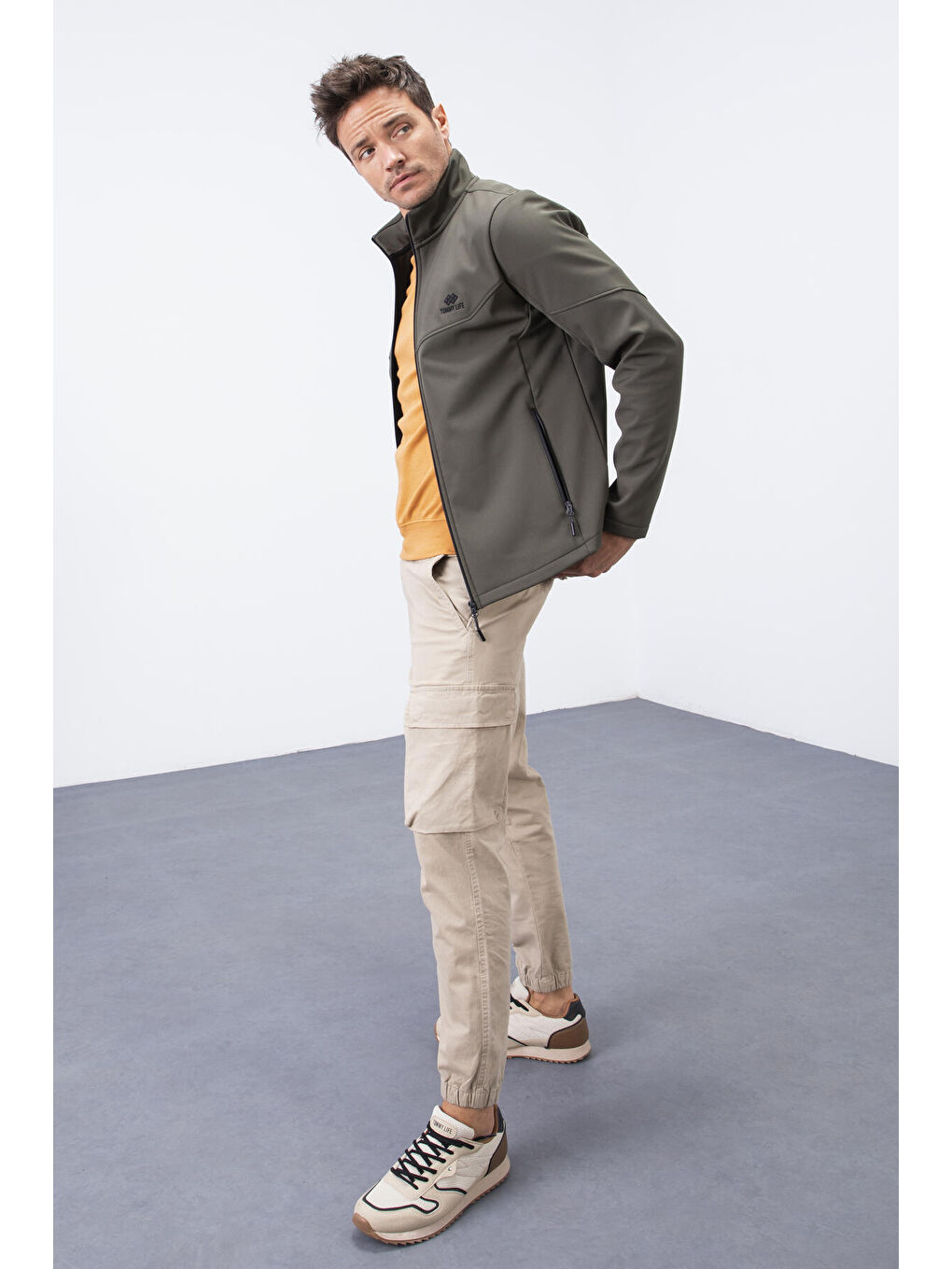 Haki Fermuarlı Dik Yaka Su ve Rüzgar Geçirmez Softshell Erkek Mont - 88050-1