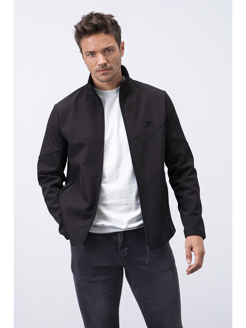 Siyah Fermuarlı Dik Yaka Su ve Rüzgar Geçirmez Softshell Erkek Mont - 88050-2