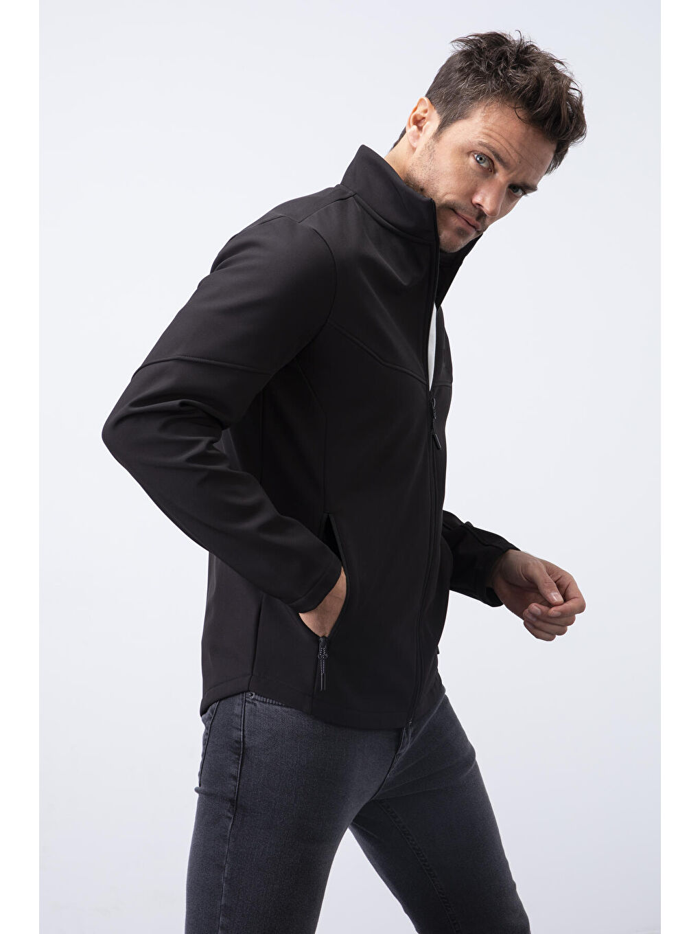 Siyah Fermuarlı Dik Yaka Su ve Rüzgar Geçirmez Softshell Erkek Mont - 88050-4