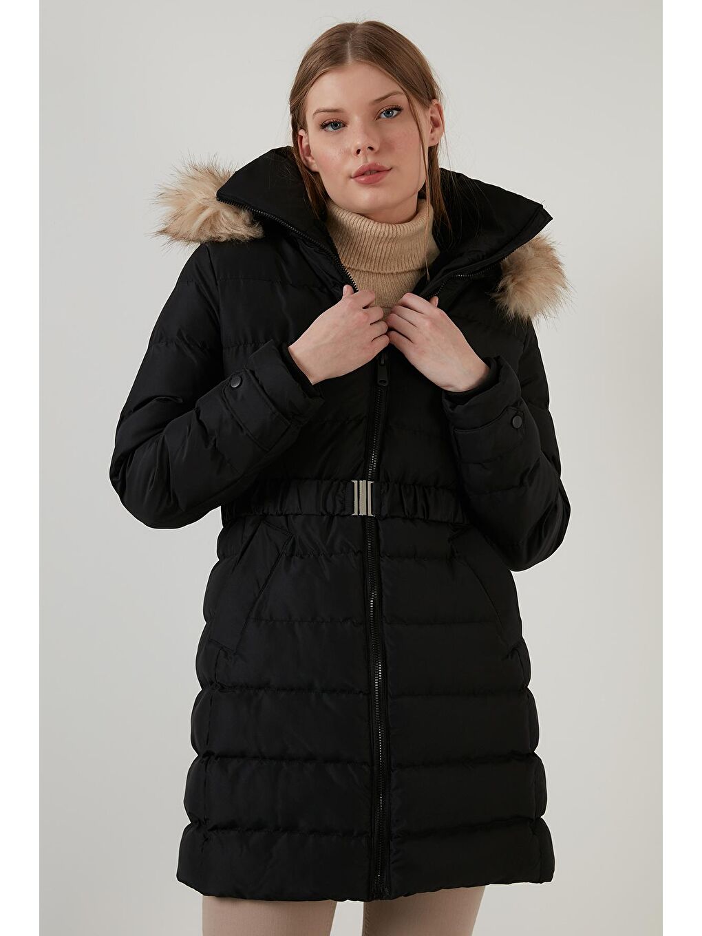 Siyah Yakası Tüylü Kapüşonlu Kemerli Şişme Kadın Kaban 497SEMIRAMIS-1