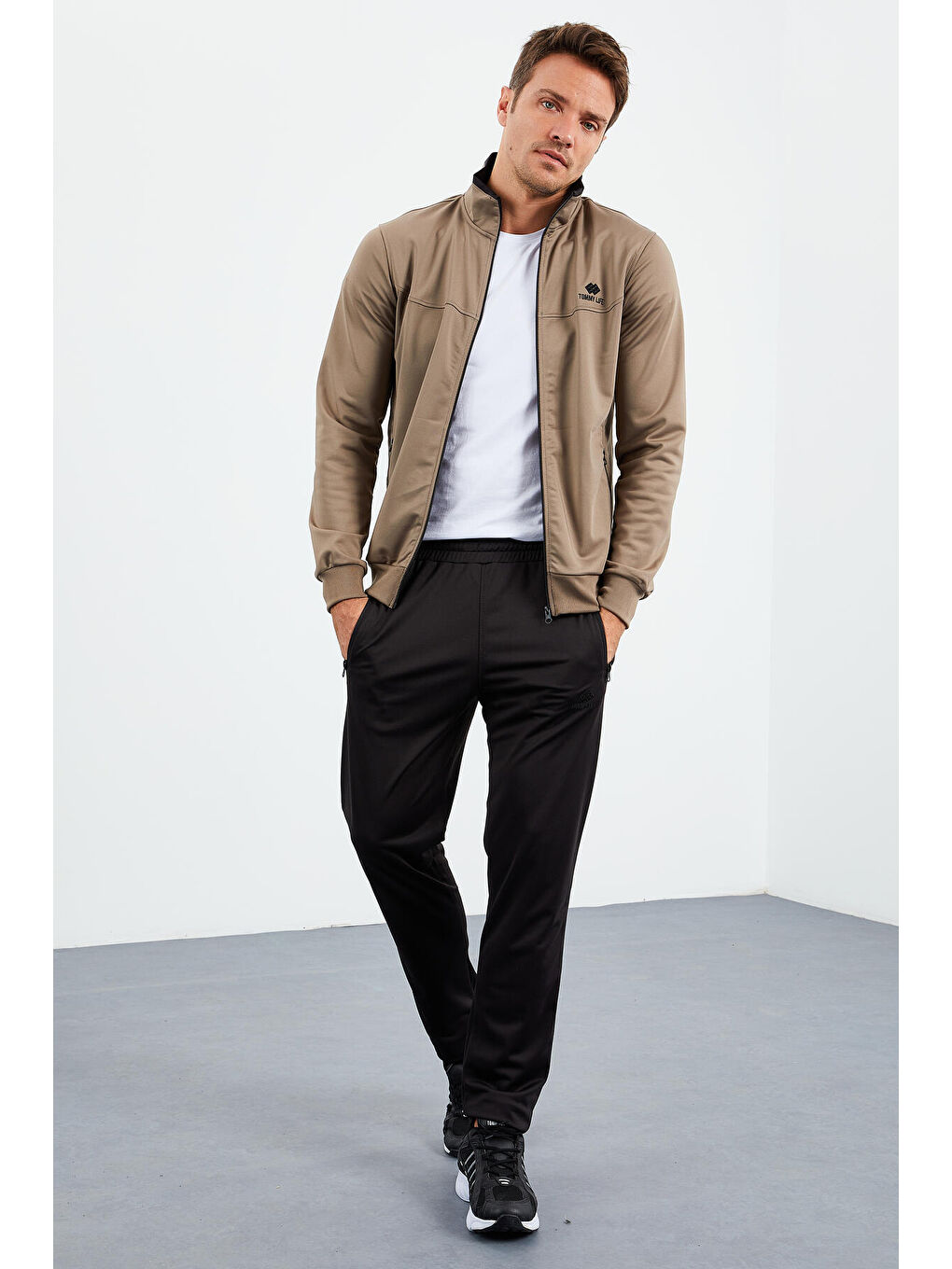 Sarı Camel - Siyah Dik Yaka Fermuarlı Standart Kalıp Klasik Paça Erkek Eşofman Takımı  - 85162-3