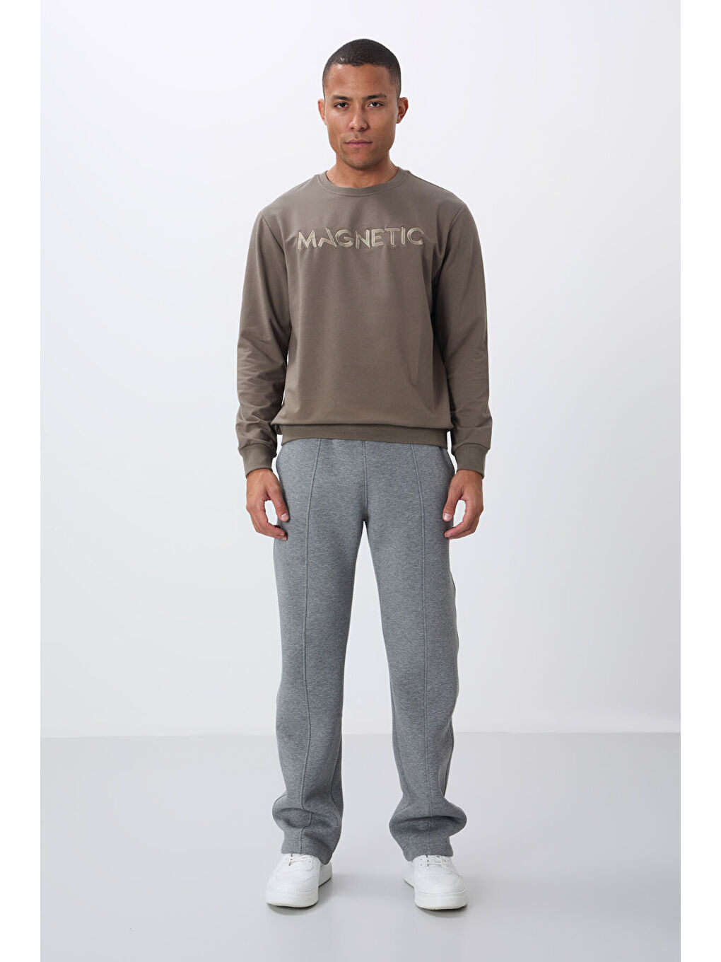 Koyu Bej Yazı Nakışlı Bisiklet Yaka Rahat Form Erkek Sweatshirt - 88020-3