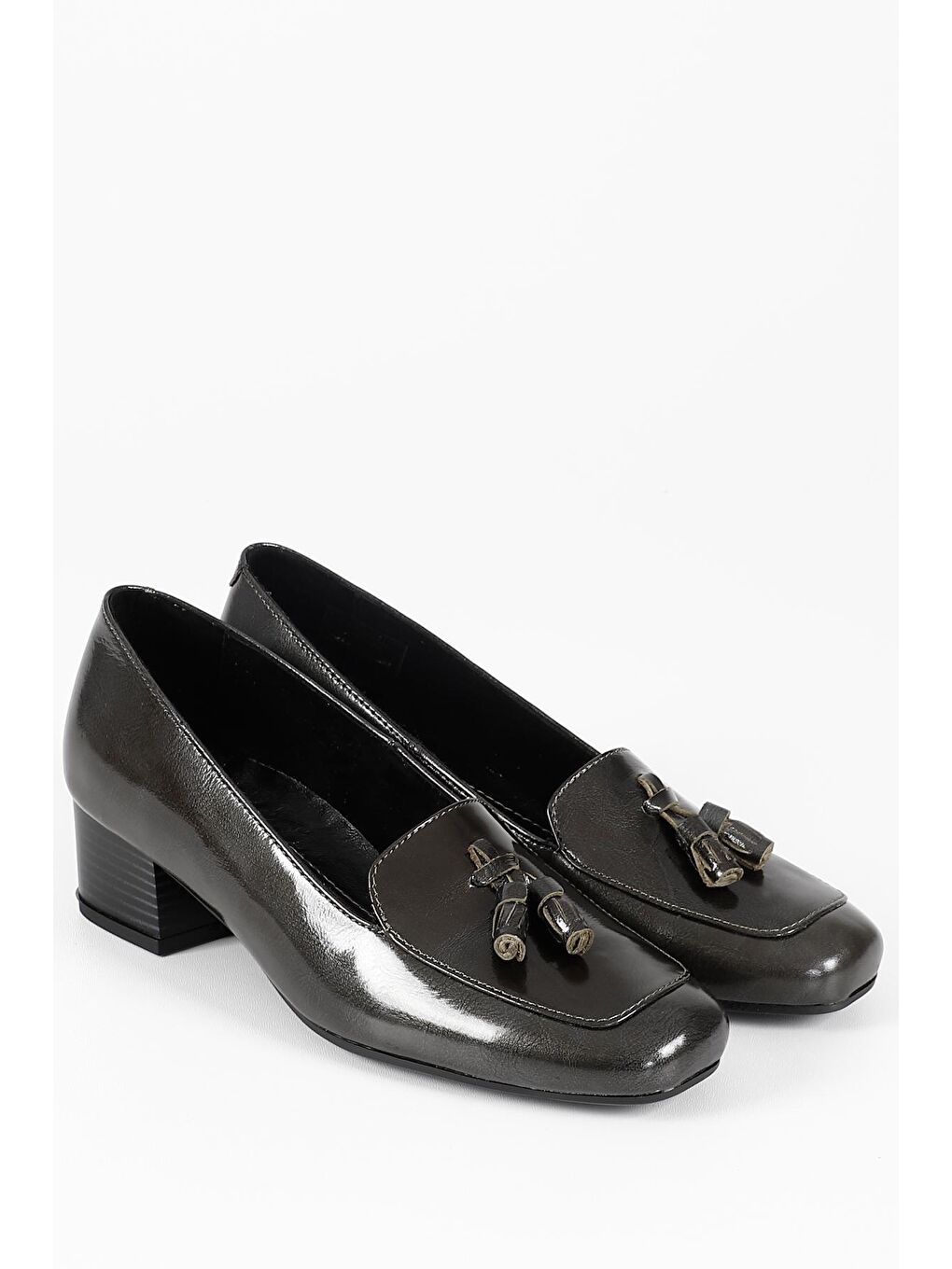 Gri GRİ  Hakiki Deri Küt Burun Kısa Kalın Topuklu Püsküllü Kadın Ayakkabı 13313-1