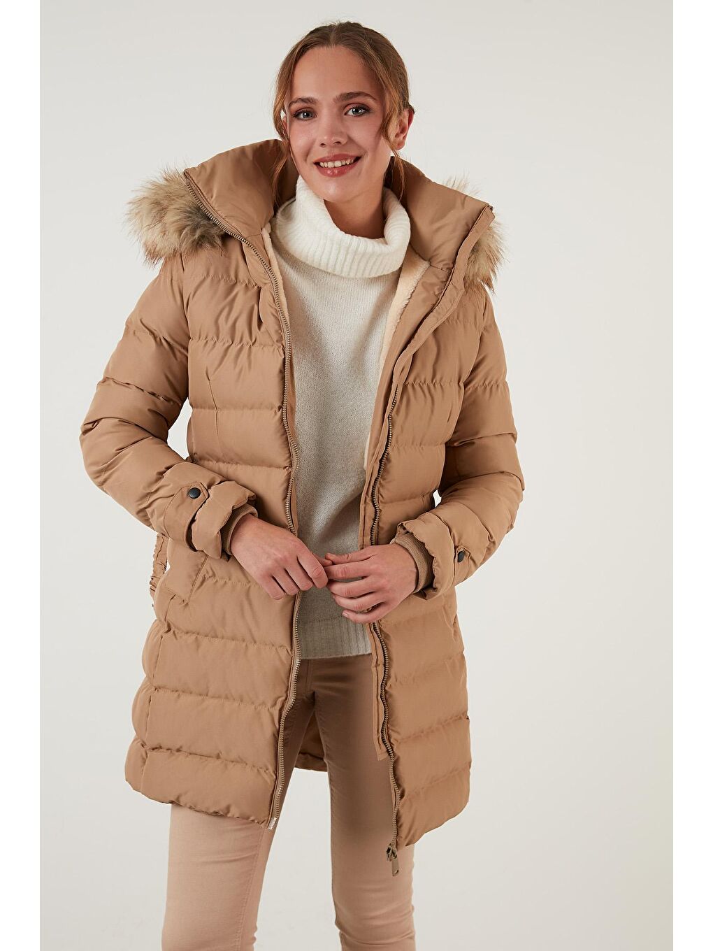 Kahverengi Yakası Tüylü Kapüşonlu Kemerli Şişme Kaban 497SEMIRAMIS-1