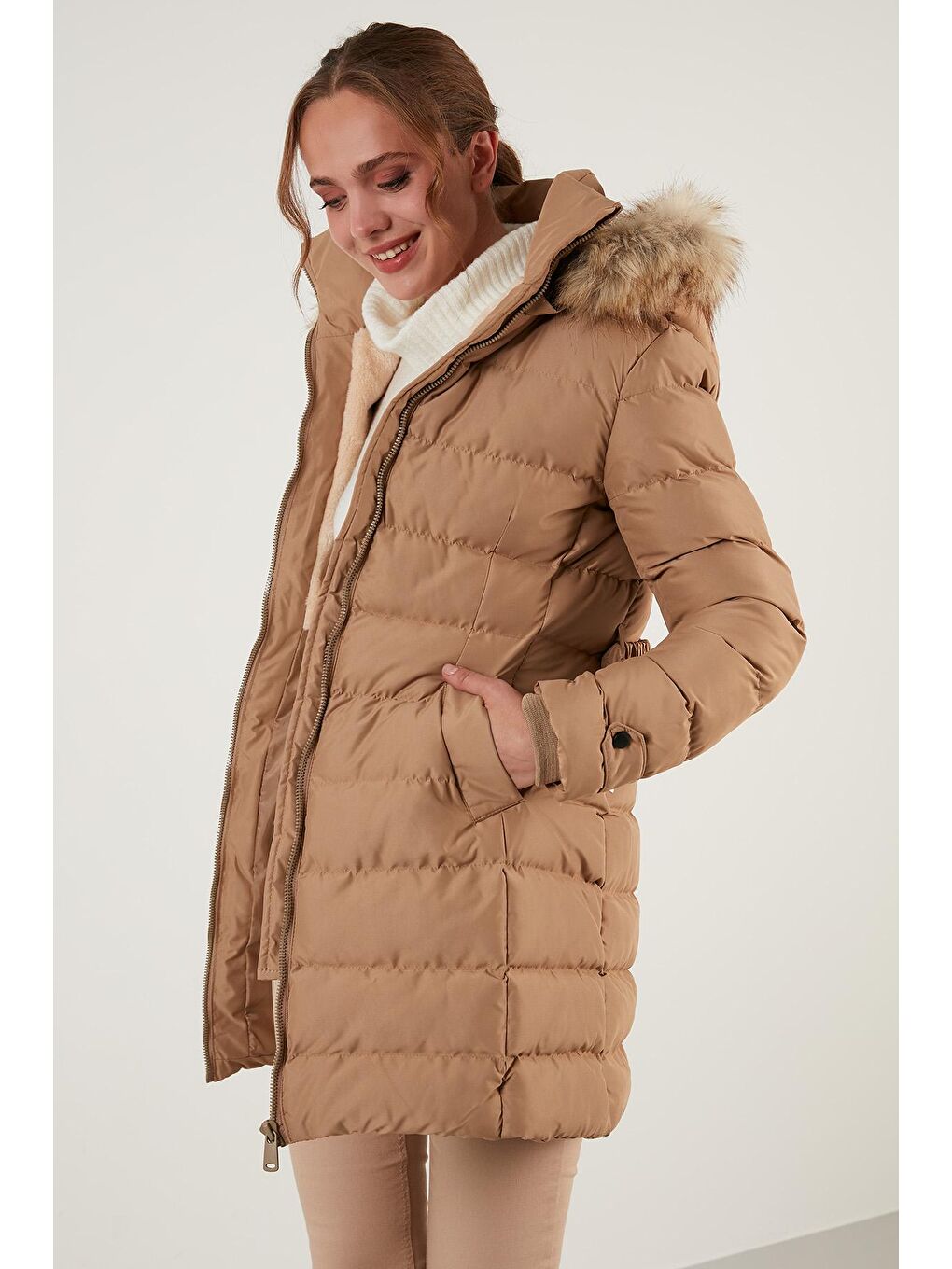 Kahverengi Yakası Tüylü Kapüşonlu Kemerli Şişme Kaban 497SEMIRAMIS-3