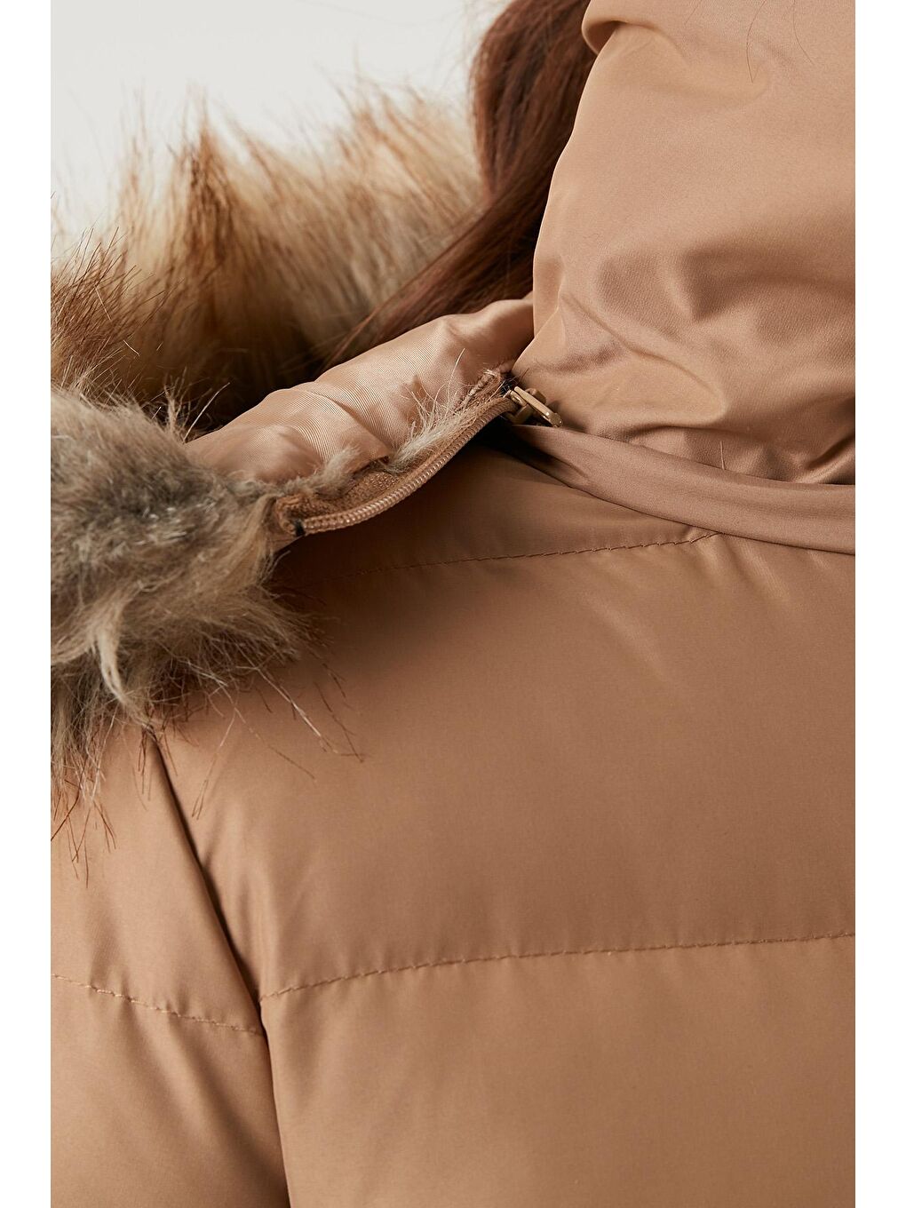Kahverengi Yakası Tüylü Kapüşonlu Kemerli Şişme Kaban 497SEMIRAMIS-4
