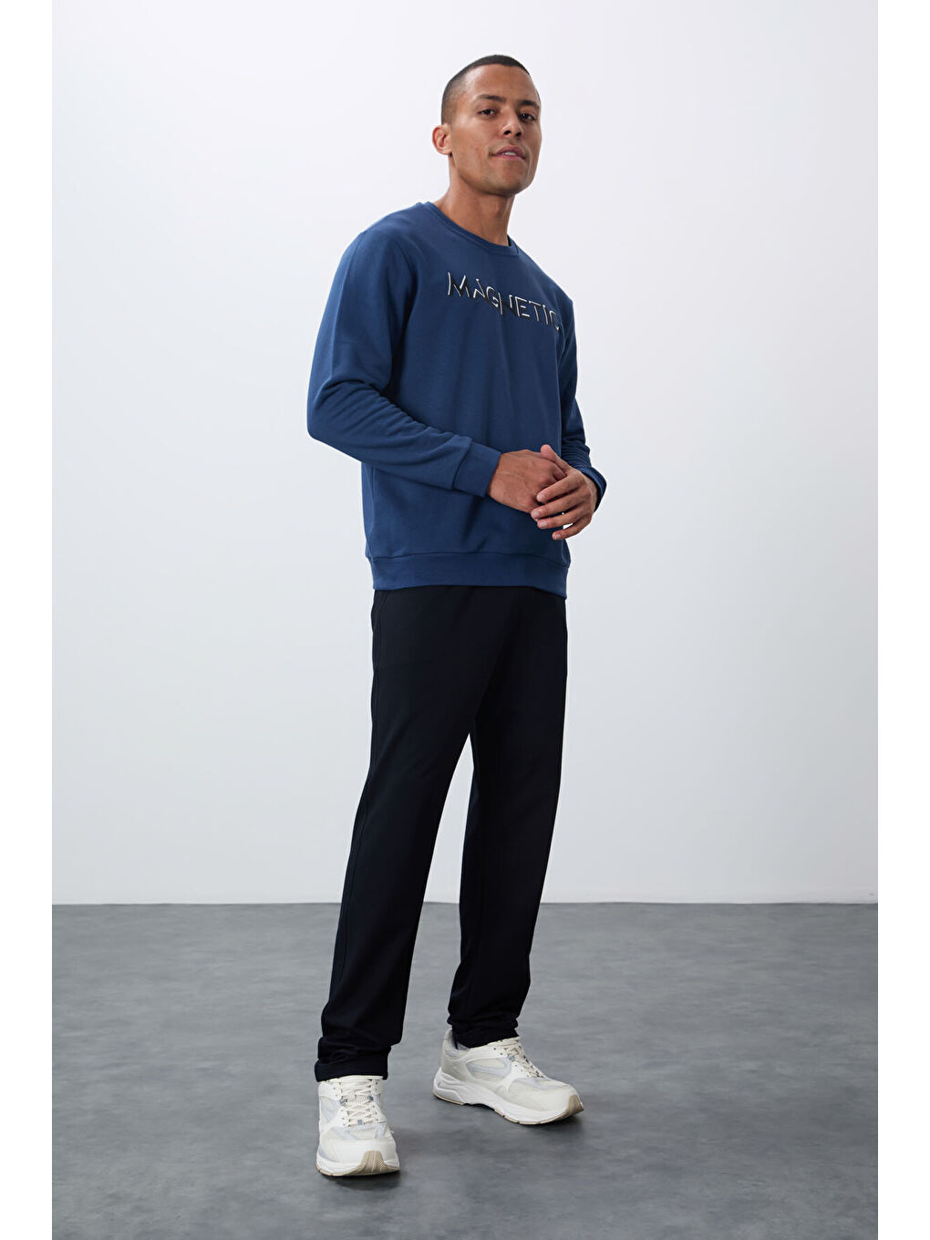 İndigo Yazı Nakışlı Bisiklet Yaka Rahat Form Erkek Sweatshirt - 88020-2