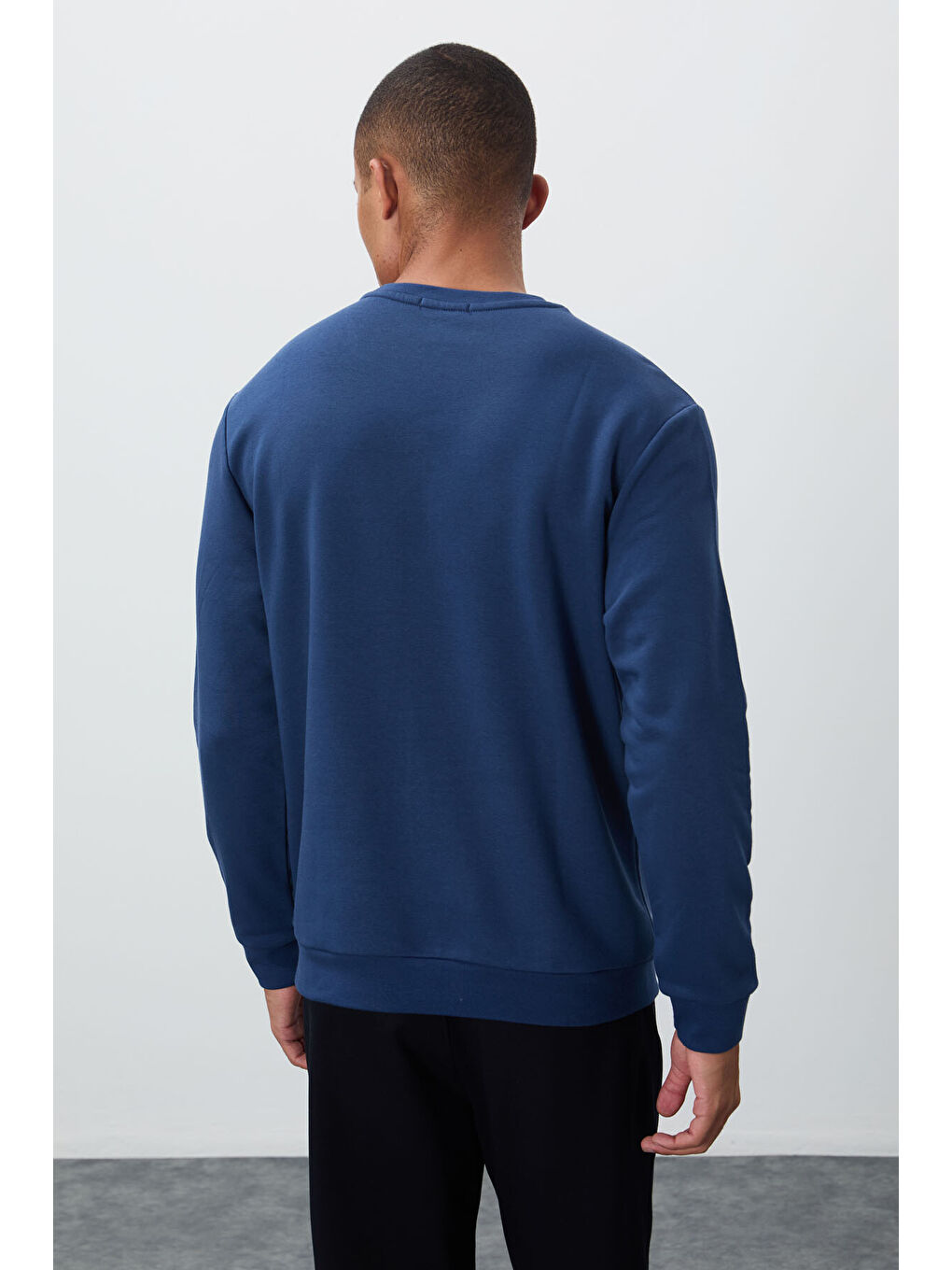 İndigo Yazı Nakışlı Bisiklet Yaka Rahat Form Erkek Sweatshirt - 88020-4