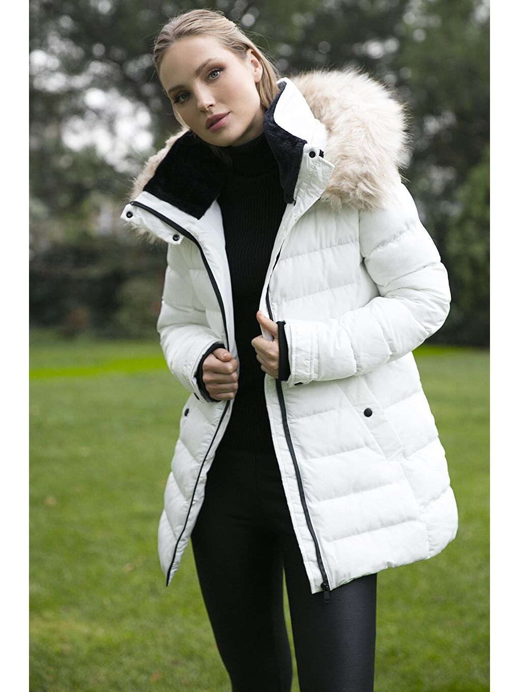 Ekru Yakası Tüylü Çıkarılabilir Kapüşonlu Şişme Kaban 497YASMIN21