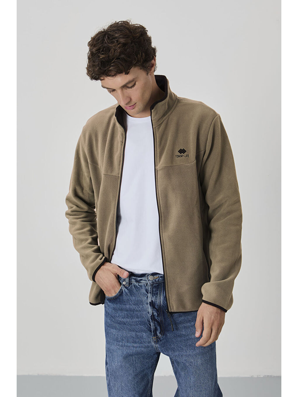 Kahverengi Camel Yazı Nakışlı Dik Yaka  Standart Kalıp Erkek Fermuarlı Sweatshirt Polar - 87992-2