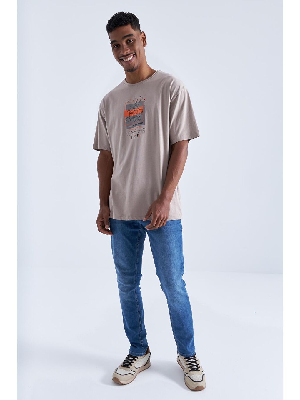 TOMMYLIFE Koyu Bej Baskı Detaylı O Yaka Erkek Oversize T-Shirt - 88094 - 1