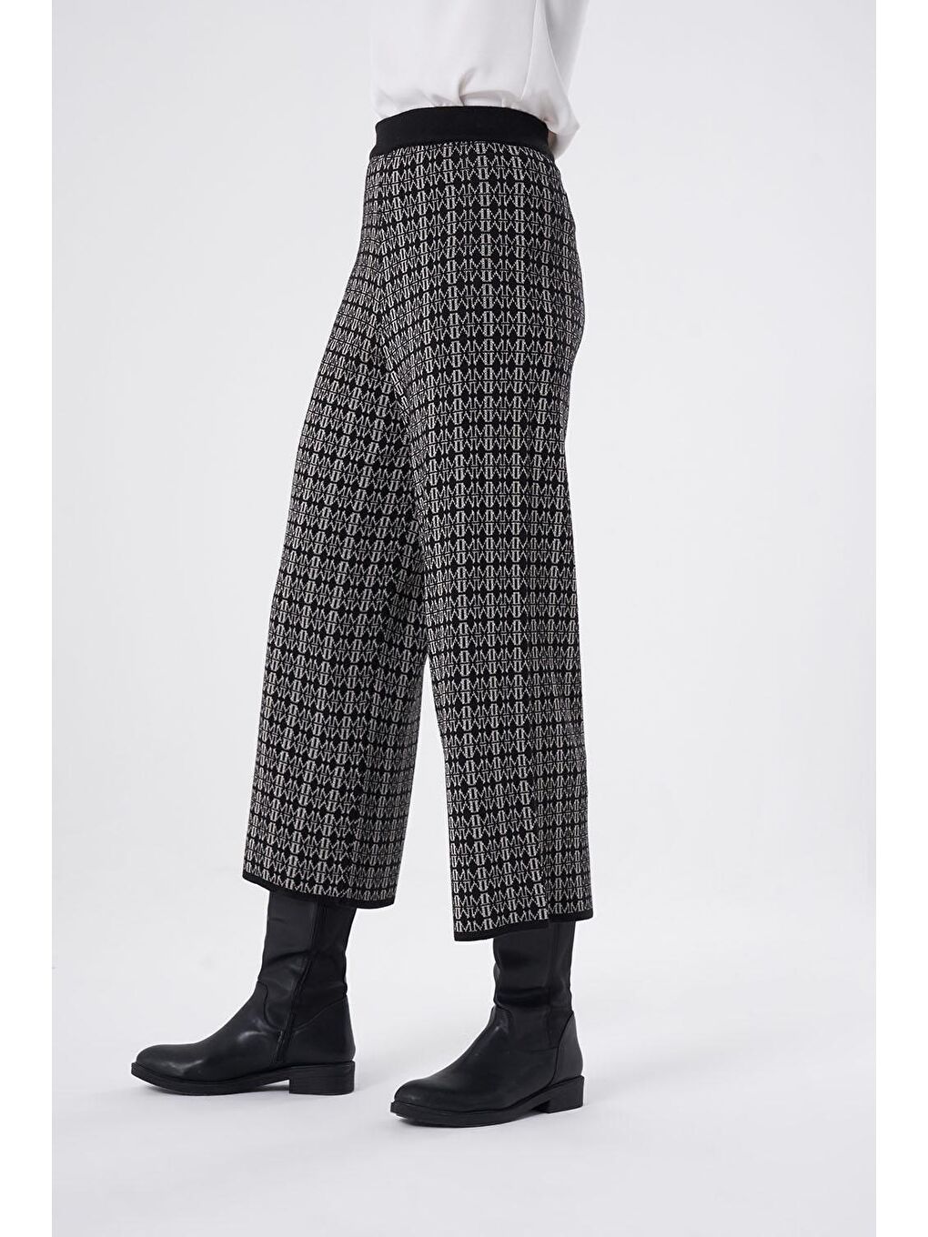 M Desenli Triko Siyah Pantolon-2