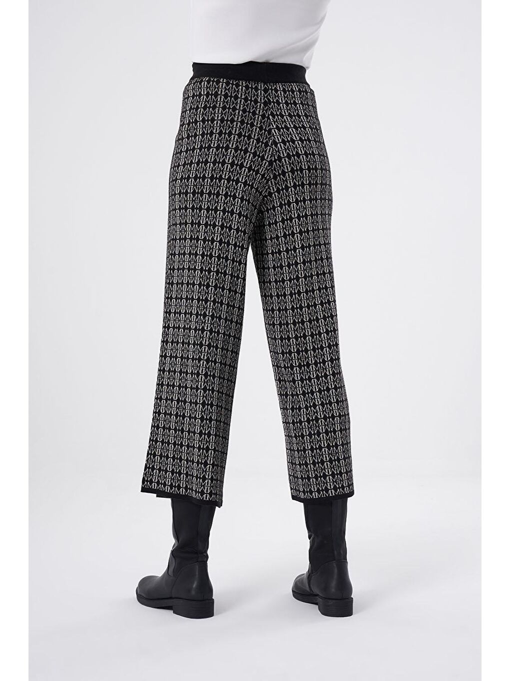 M Desenli Triko Siyah Pantolon-3