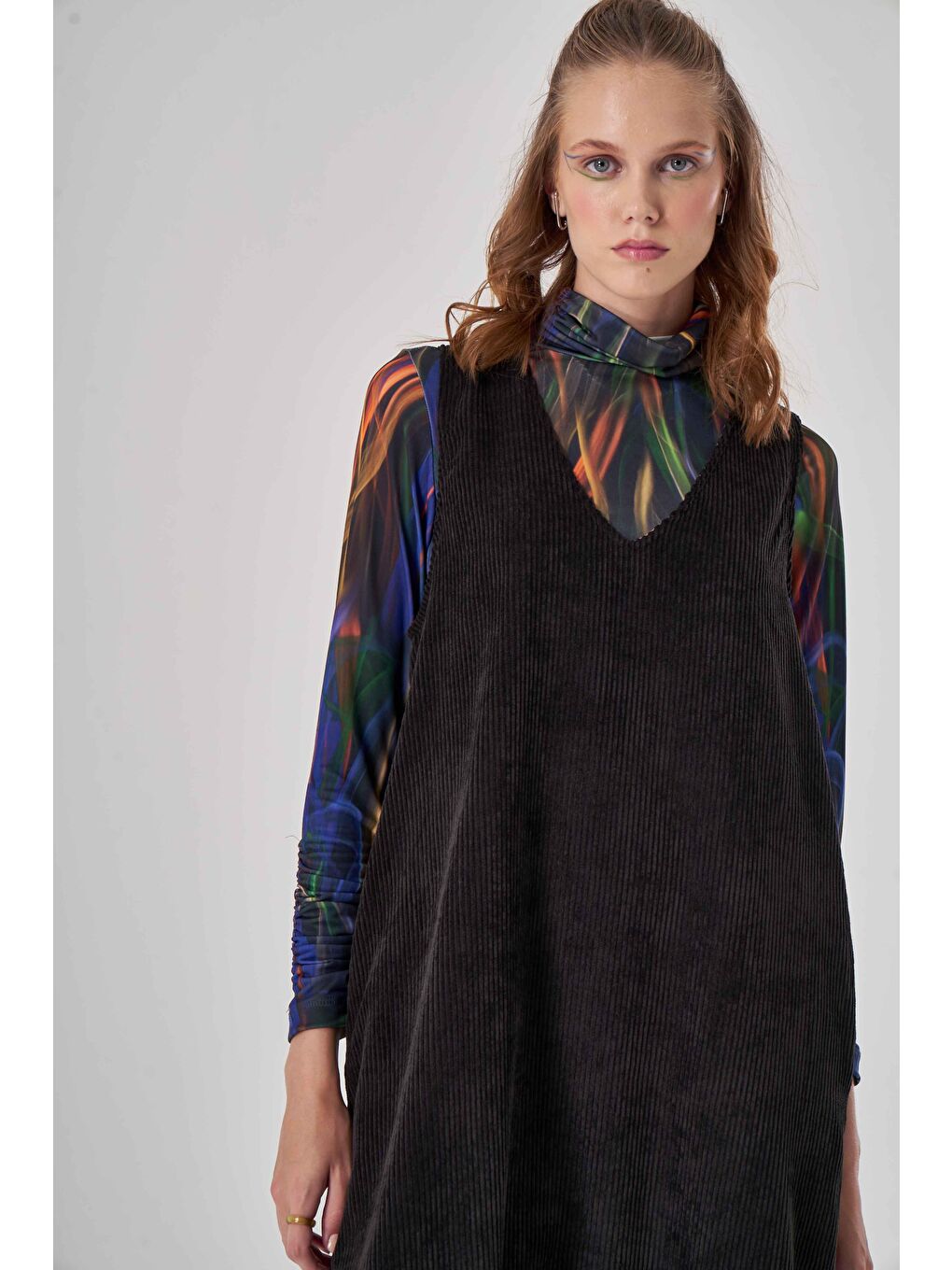 V Yaka Siyah Kadife Elbise-1