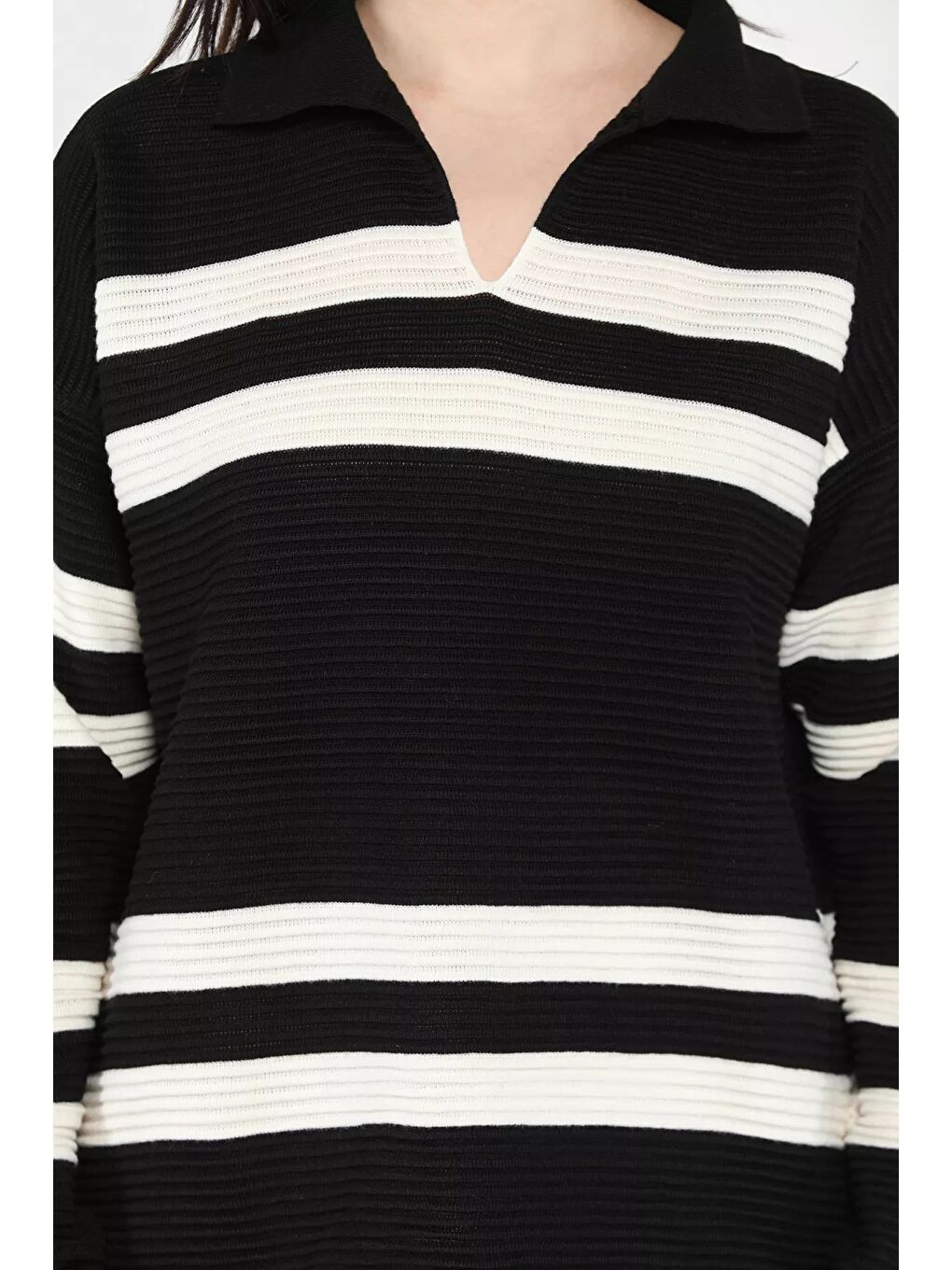 Siyah Polo Yaka Çizgili Kadın Triko Kazak-3