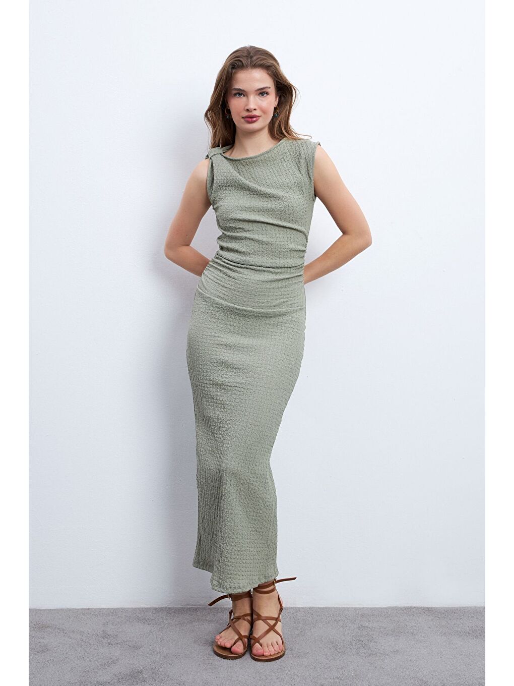 Kadın Yeşil Omuz Büzgülü Midi Boy Bürümcük Elbise-1