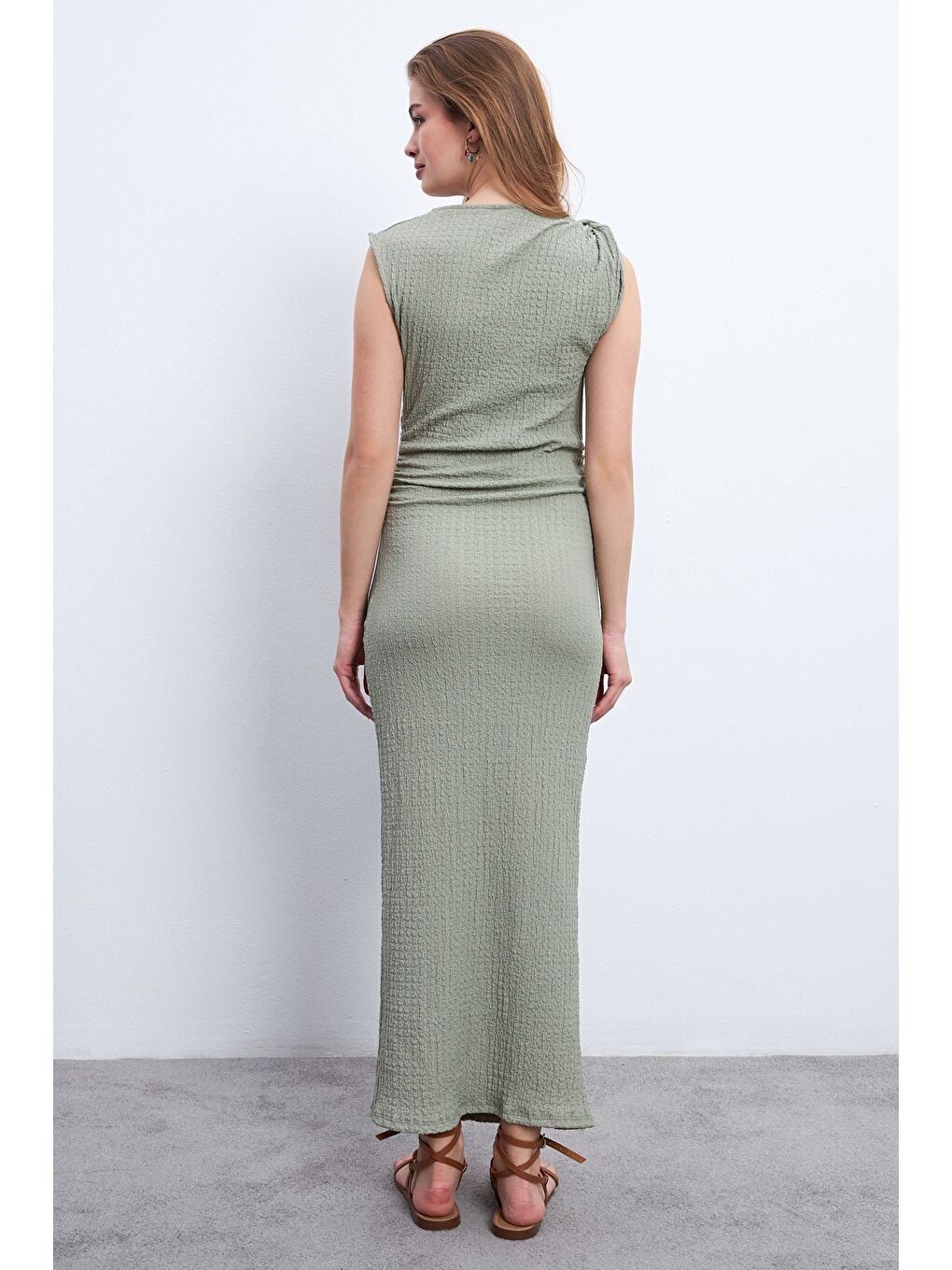 Kadın Yeşil Omuz Büzgülü Midi Boy Bürümcük Elbise-3