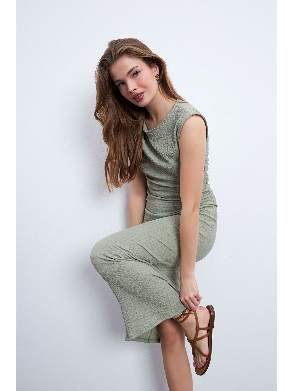 Kadın Yeşil Omuz Büzgülü Midi Boy Bürümcük Elbise-4