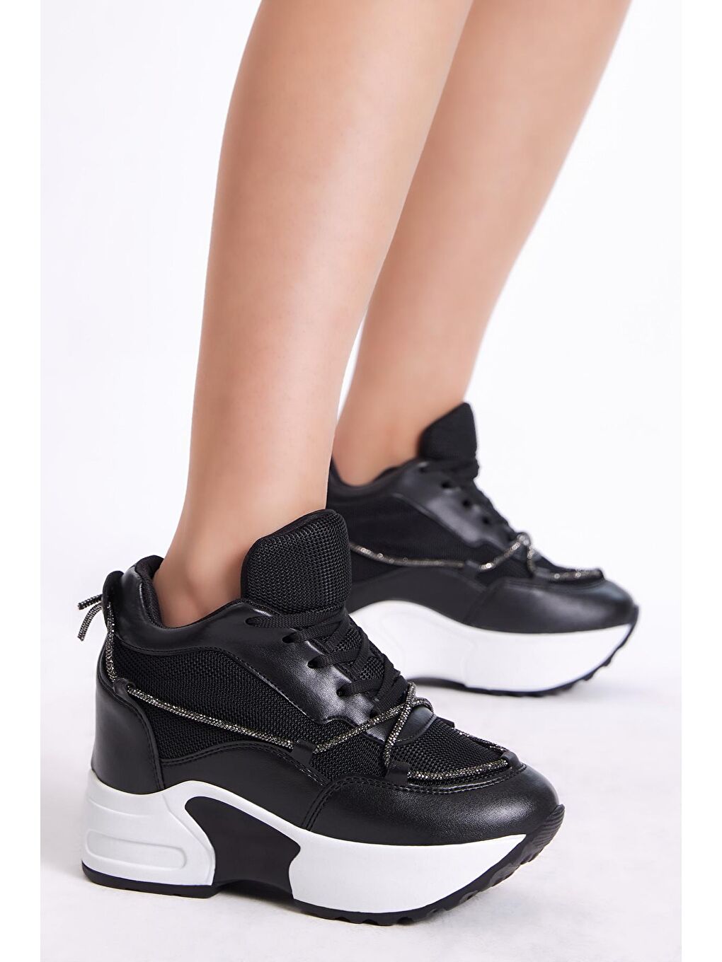 Kadın Siyah Taş Şeritli Gizli Dolgu Topuklu Sneaker