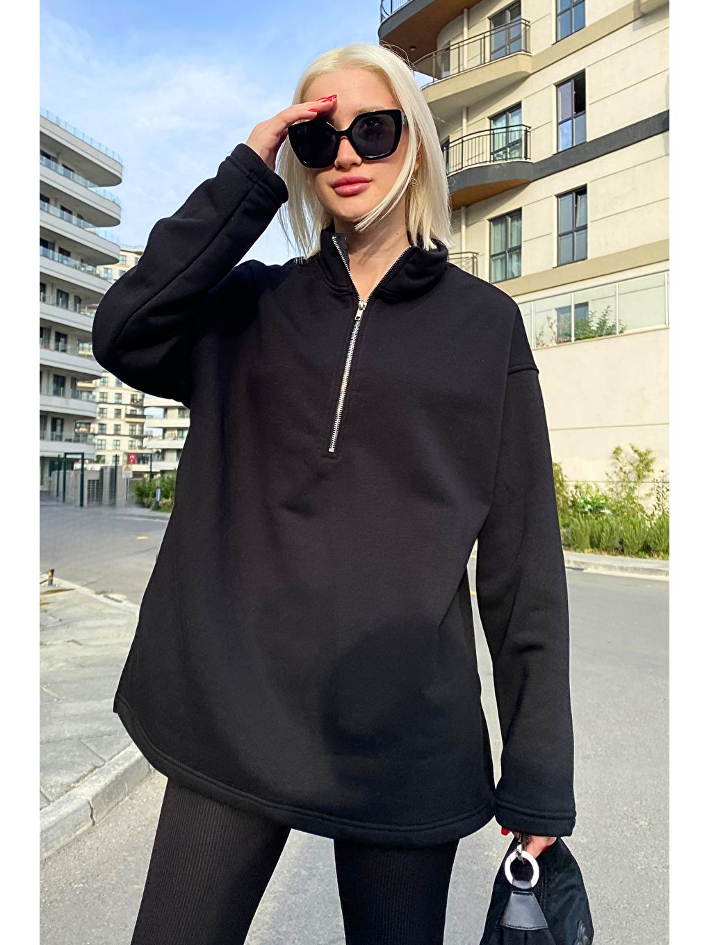 Madmext Siyah Fermuar Yaka Yırtmaçlı Sweatshirt MG1903