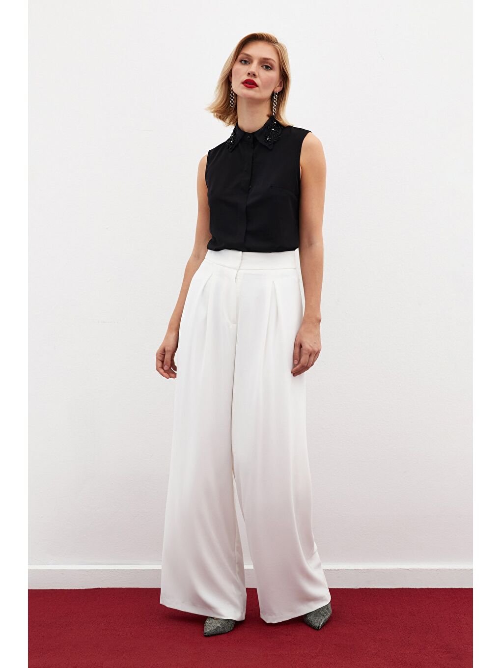 Yaka İşlemeli Kolsuz Gömlek - Siyah-2