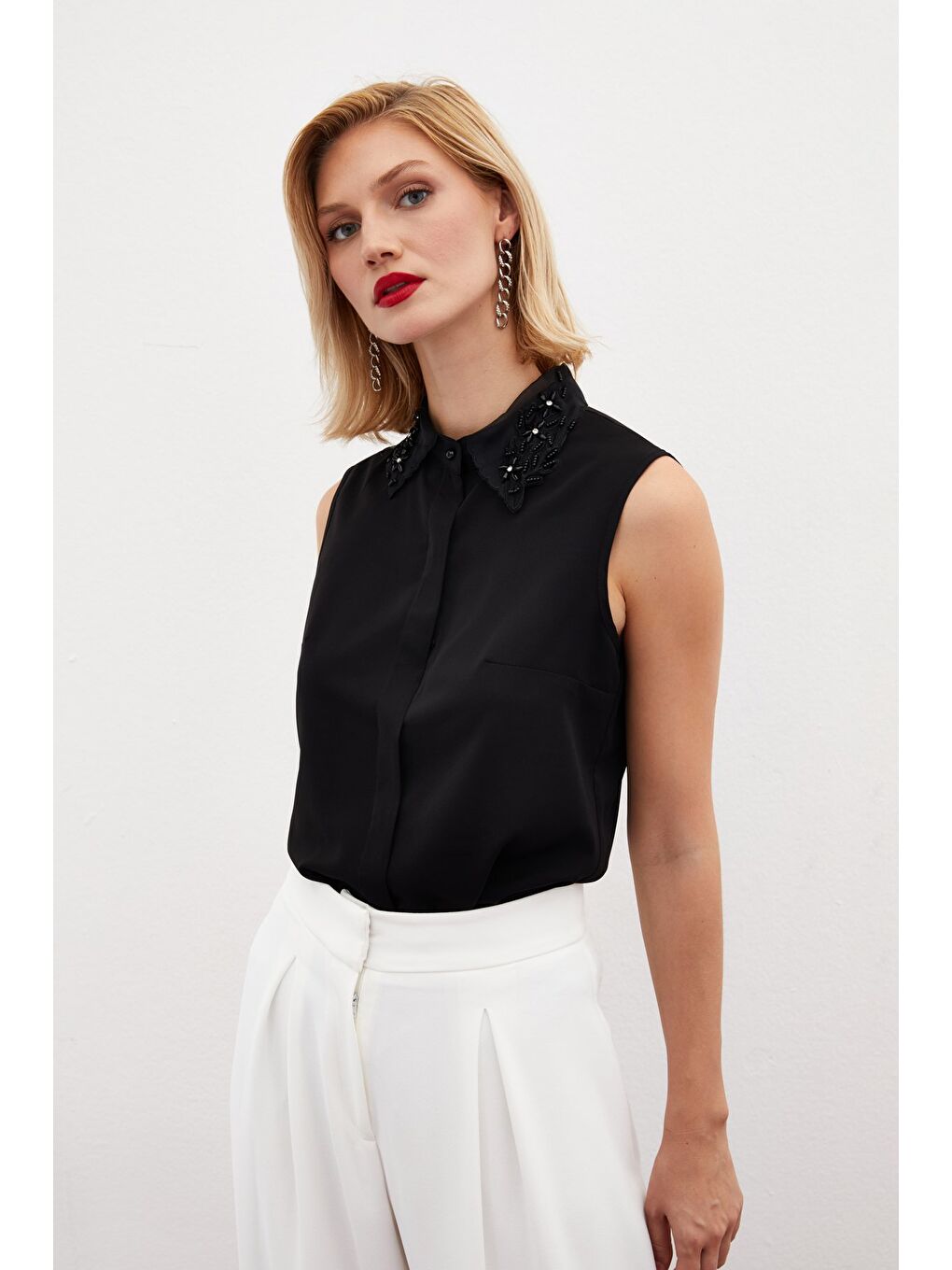 Yaka İşlemeli Kolsuz Gömlek - Siyah-3