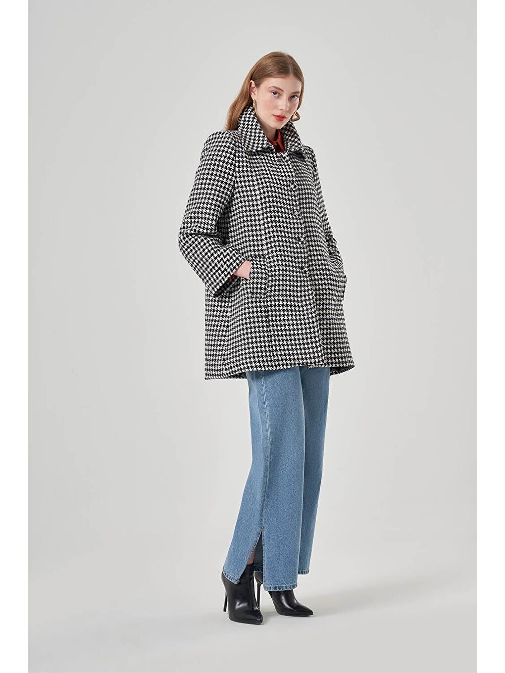 Kazayağı Desenli Siyah Kısa Kaban-4